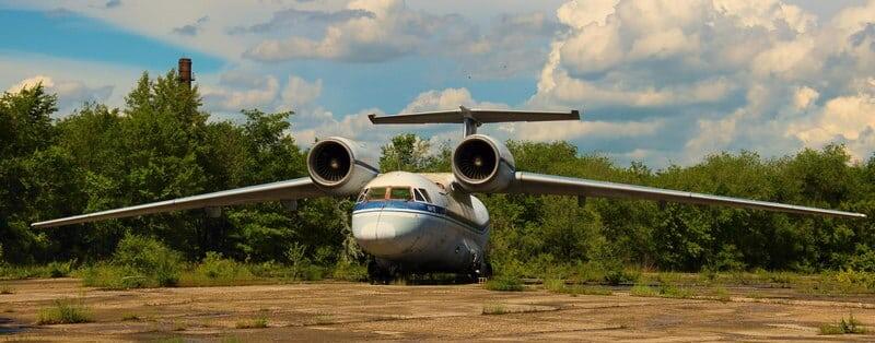 На фотографии: советский транспортный самолёт Ан-72, которого называют «внедорожником неба» за его надежность и «Чебурашкой» за его внешний вид. Источник фото: https://nosoldat.net/wp-content/uploads/8/0/c/80c8deed516a8a76678510bc42f06f00.jpeg