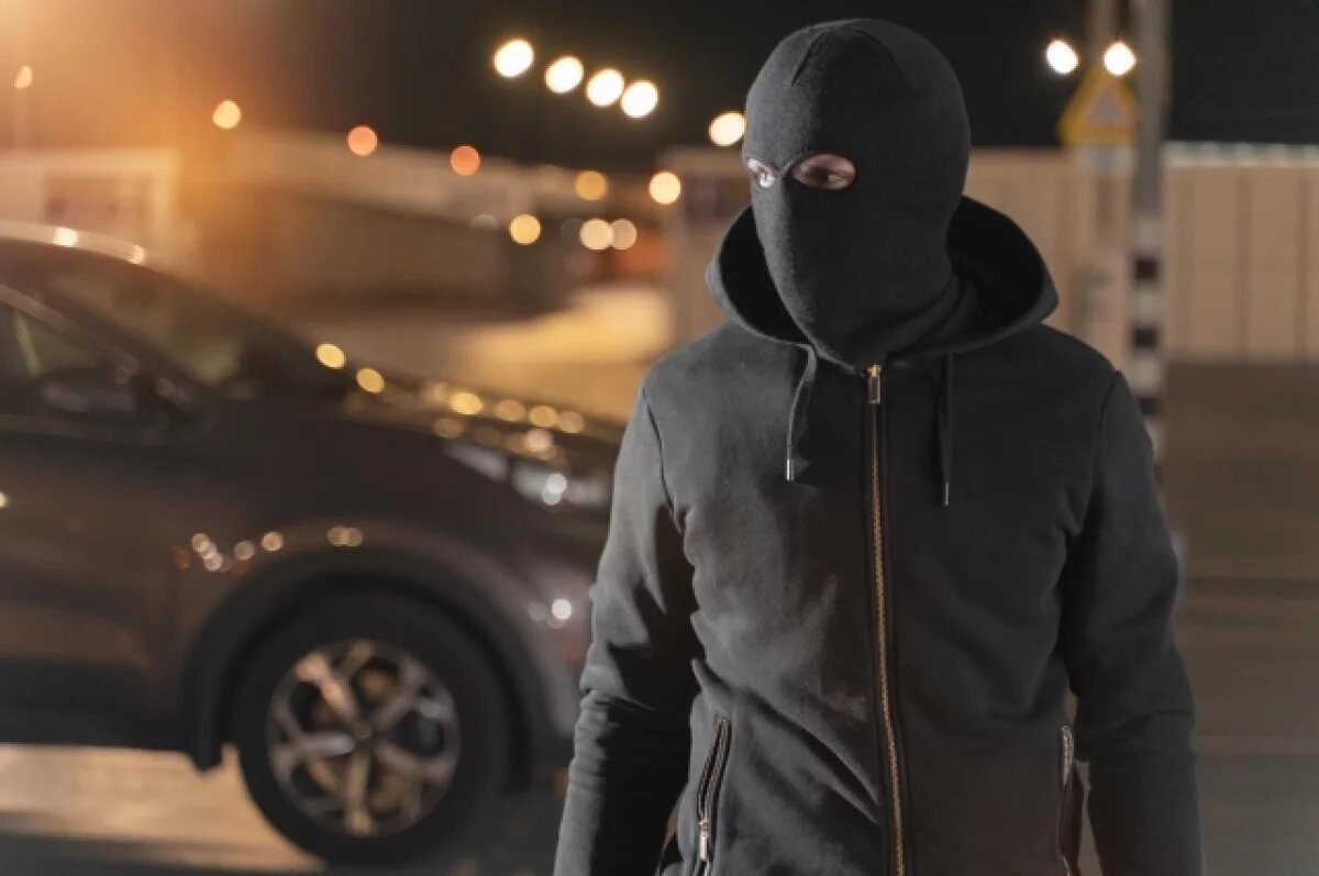    Вооруженные бандиты всегда были в масках и использовали камуфляж.