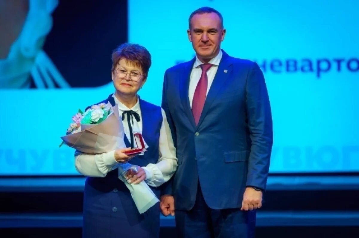    Губернатор вручил награды педагогам Югры