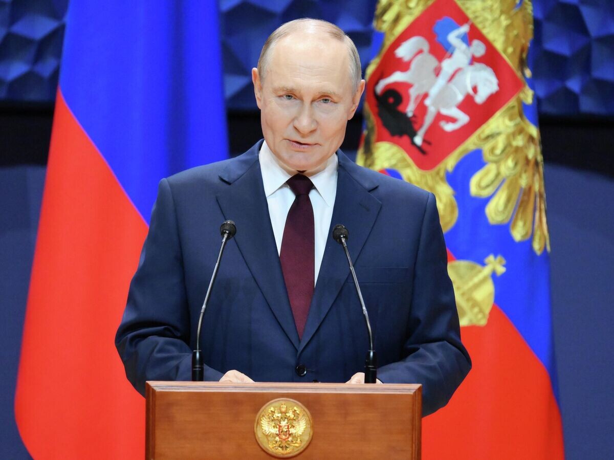    Президент РФ Владимир Путин выступает на церемонии вручения госнаград наставникам и учителям участников СВО в новом концертном центре в Сириусе© РИА Новости / Григорий Сысоев