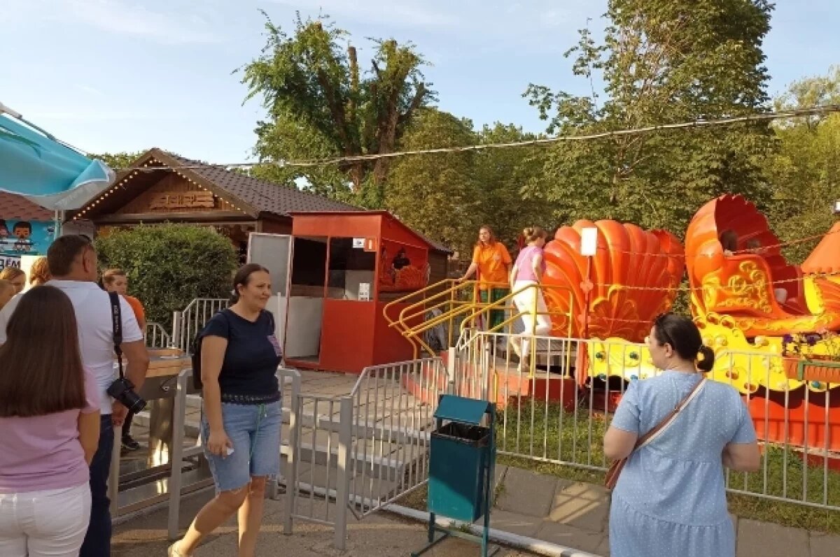    В горпарке Саратова после киосков закрыли аттракционы в октябре
