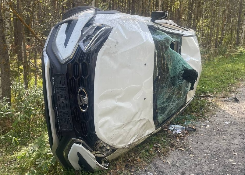 Vesta NG, после аварии (со слов пострадавшей - "руль заблокировался во время движения")