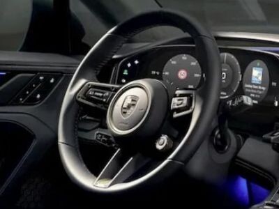    Porsche показала интерьер электрического Cayenne