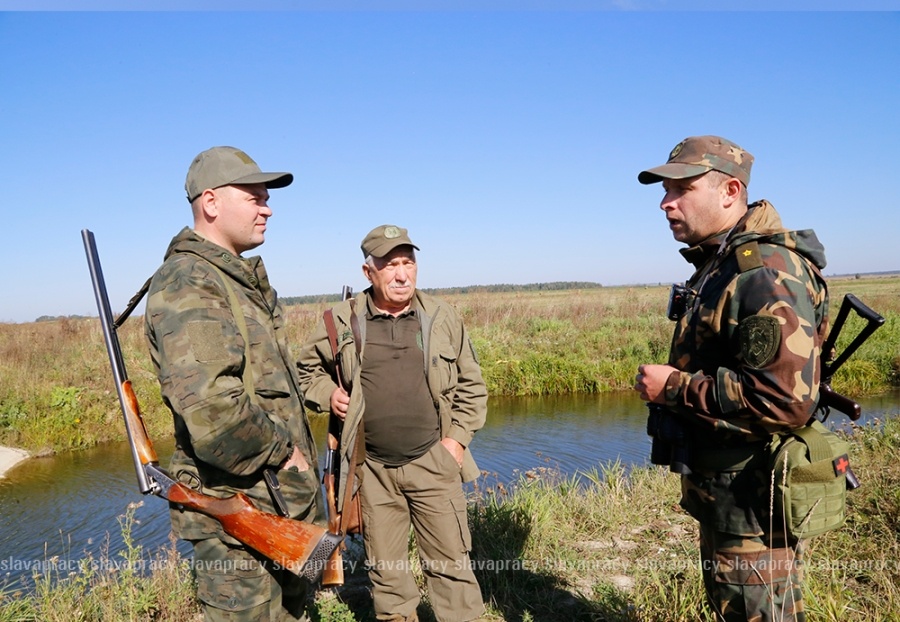     На Копыльщине охота на... охотников: инспекторы и журналист выходят на тропу контроля