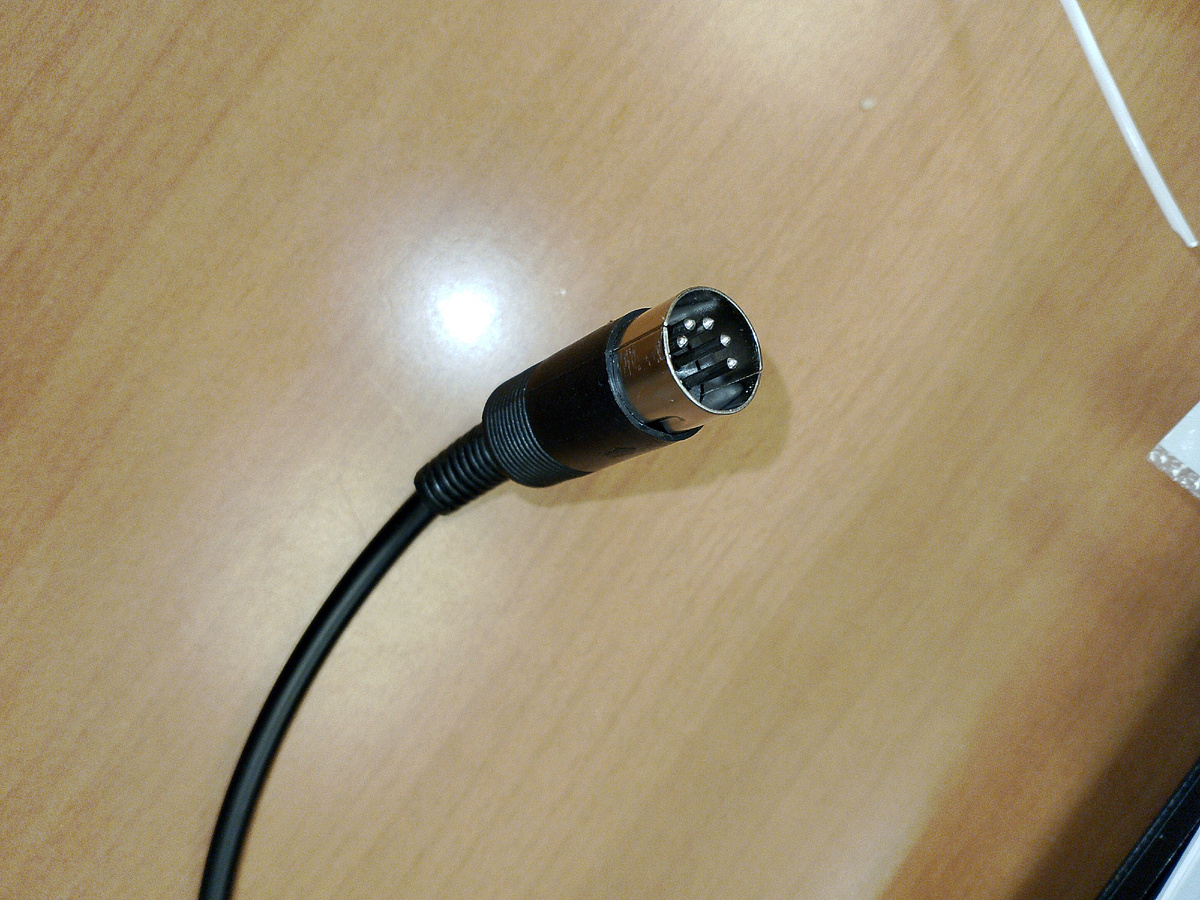 Внешне обычный DIN 5, отечественный СГ-5