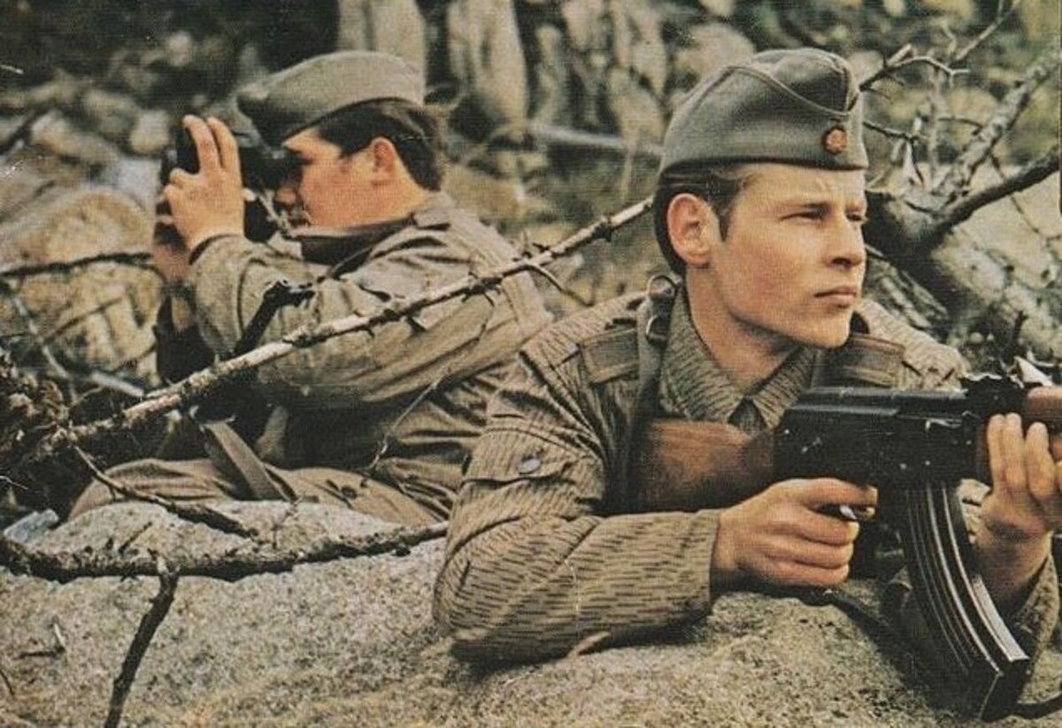 Солдаты ННА ГДР