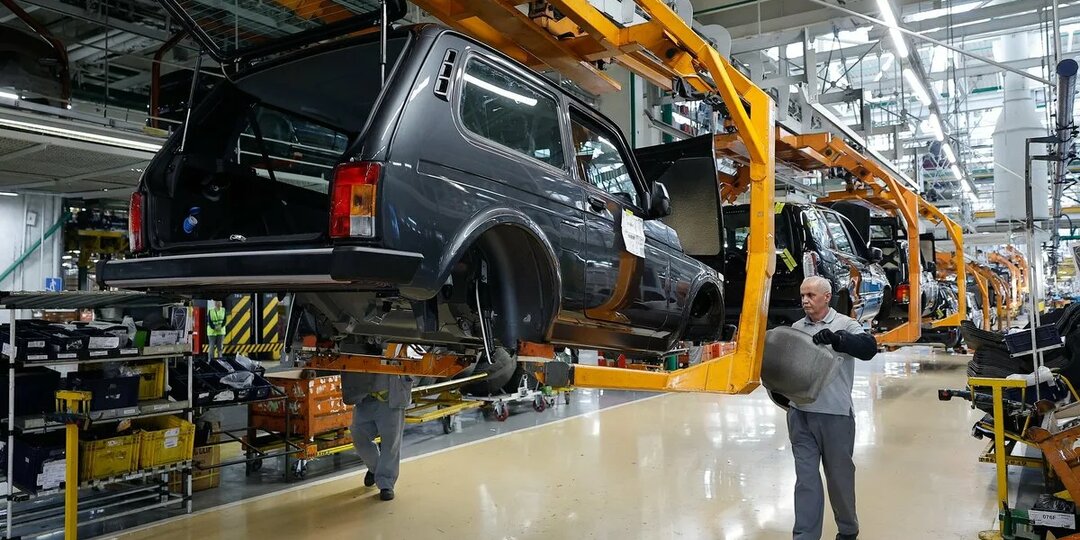 “Раньше я 120.000 получал, а сейчас сократили до 50.000. Ухожу крутить баранку!“: с АвтоВАЗа массово бегут в такси и в грузчики