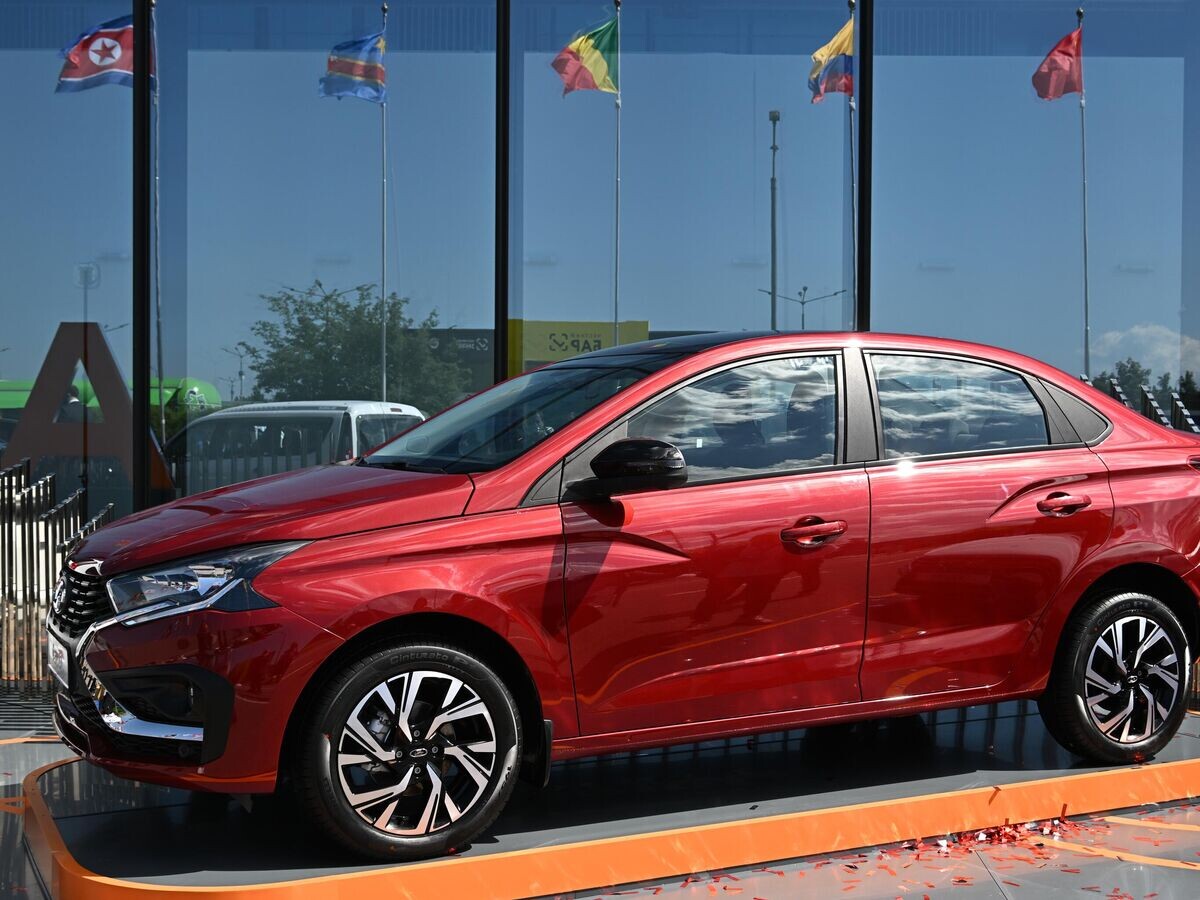    Автомобиль Lada Iskra© РИА Новости / Сергей Бобылев
