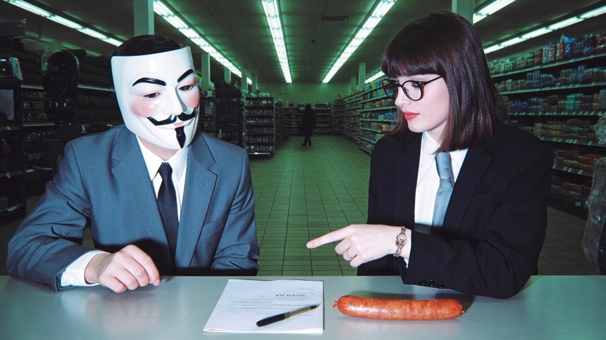 Мистер Никто покае не подписывает кредитный договор, так как его смущают условия