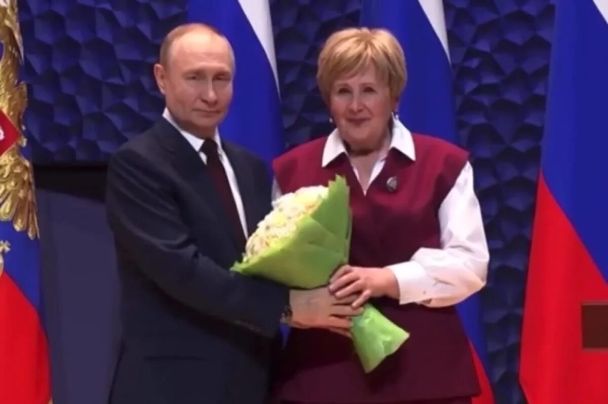    Президент России присвоил педагогу из Пскова звание заслуженного учителя РФ