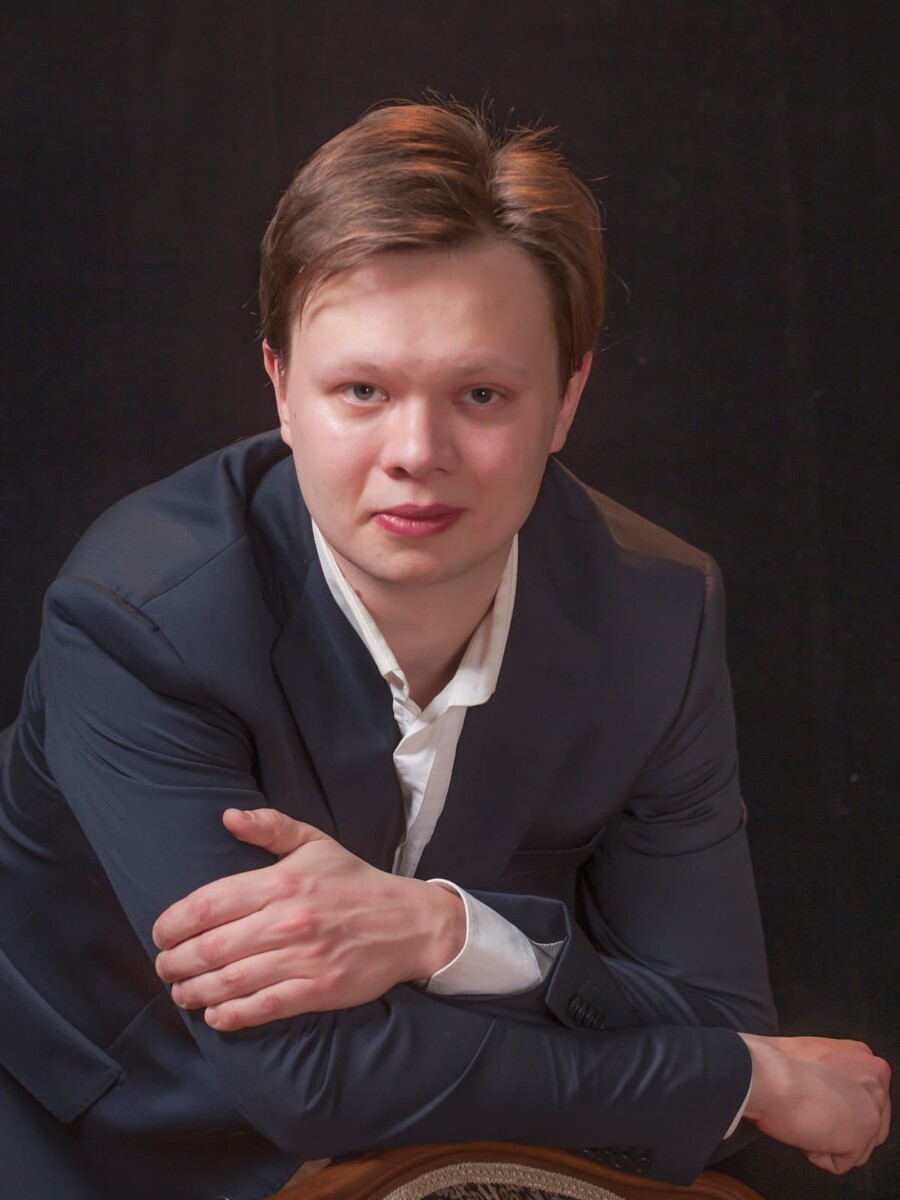 Исполнитель роли царевича Алексея Станислав Сошников.