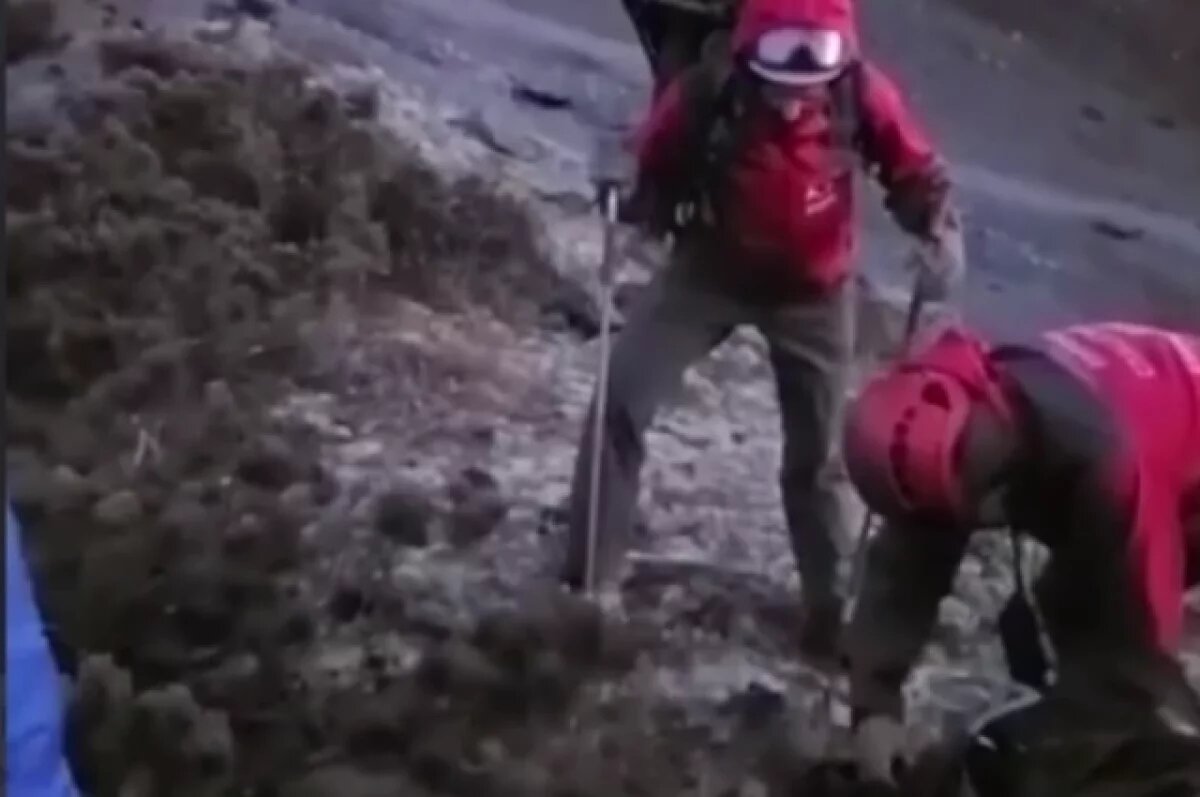    Появилось видео с Вилючинского вулкана, где сорвались альпинисты