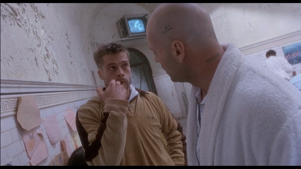 кадр из фильма "12 обезьян" (1995)