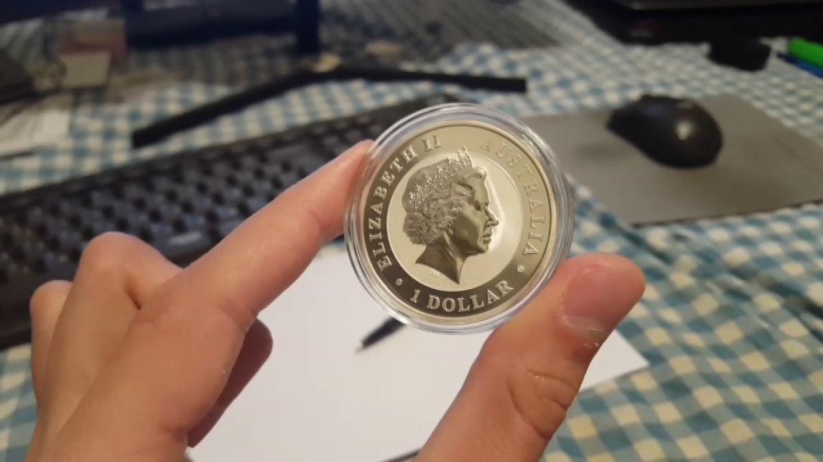 Чтобы вложить деньги в рекламу, на тот момент я продал свои серебряные инвестиционные монеты. Буквально обменял драгоценный металл на рекламу