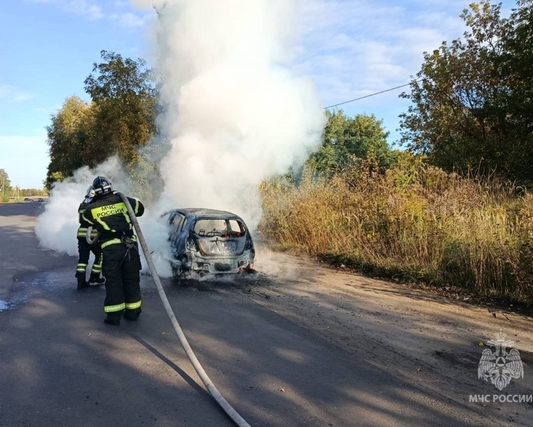     В Железногорске загорелся автомобиль