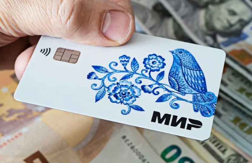 Ваша банковская карта "шпионит" за вами. Как это остановить.