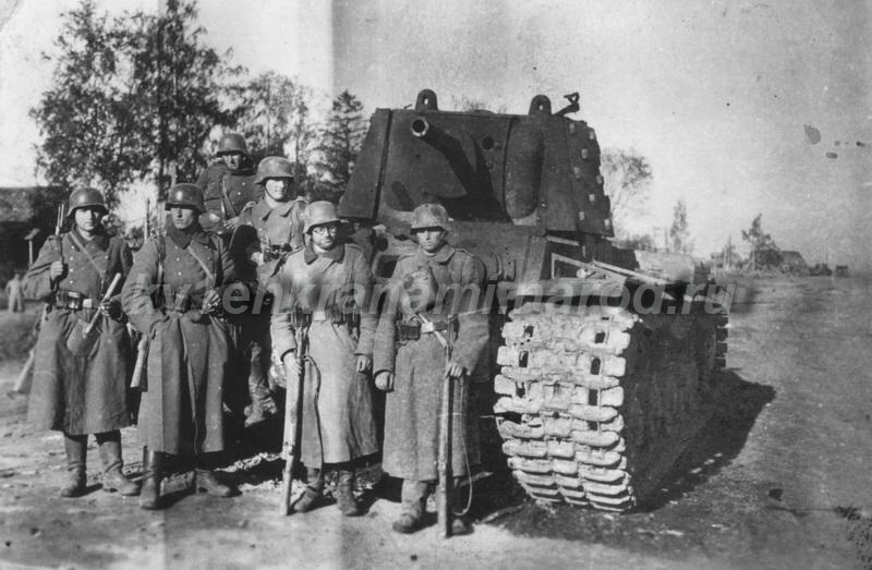 Экранированный танк КВ-1 с заводским номером М-4919 из 86-го отдельного танкового батальона (коллекция автора)