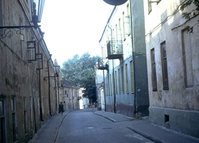 
Гродно в 1980-е гг. Источник: https://dzh7f5h27xx9q.cloudfront.net/ru/wp-content/uploads/2021/02/145721671_10221999553770118_5010129109000990199_n.jpg