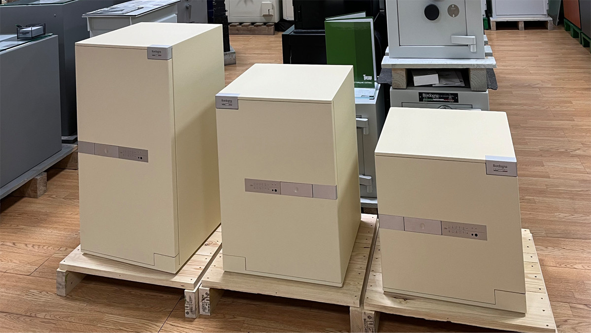 Сейфы Bordogna Brixia Uno имеют одинаковую площадь в 3х размерах по высоте: при возможнсти выбирайте модель повыше