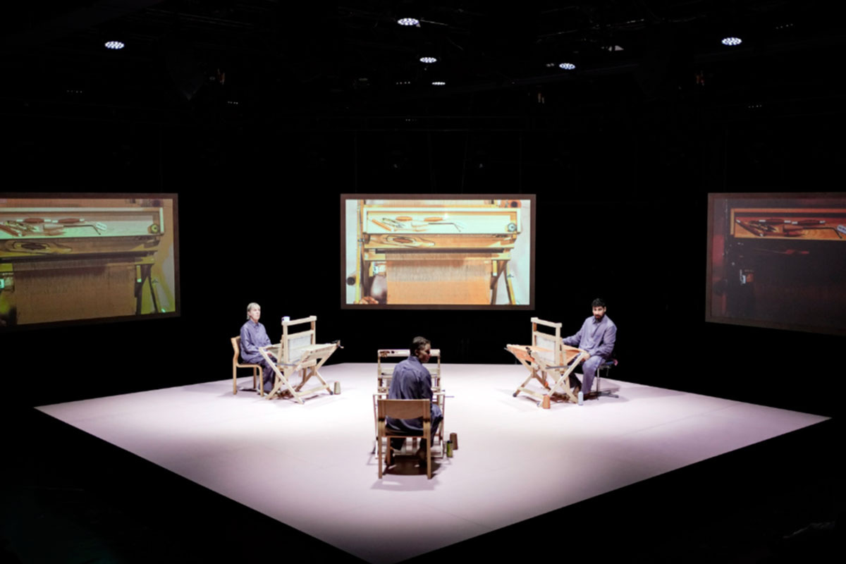 Узники в пещере не страдают, не мечтают о свободе или солнце. Их рабство — их жизнь