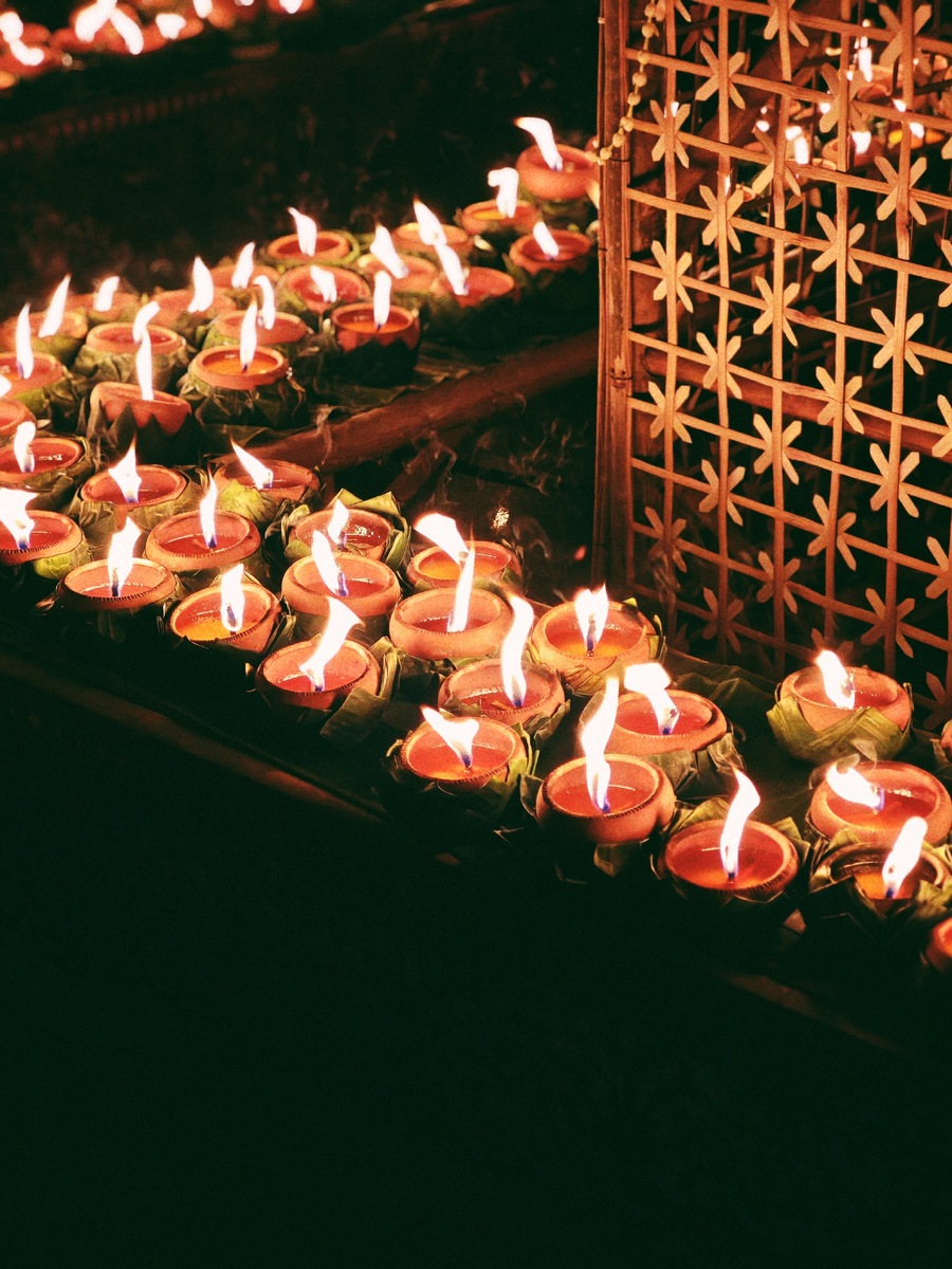Огни Чиангмая во время фестивалей Yi Peng и Loy Krathong