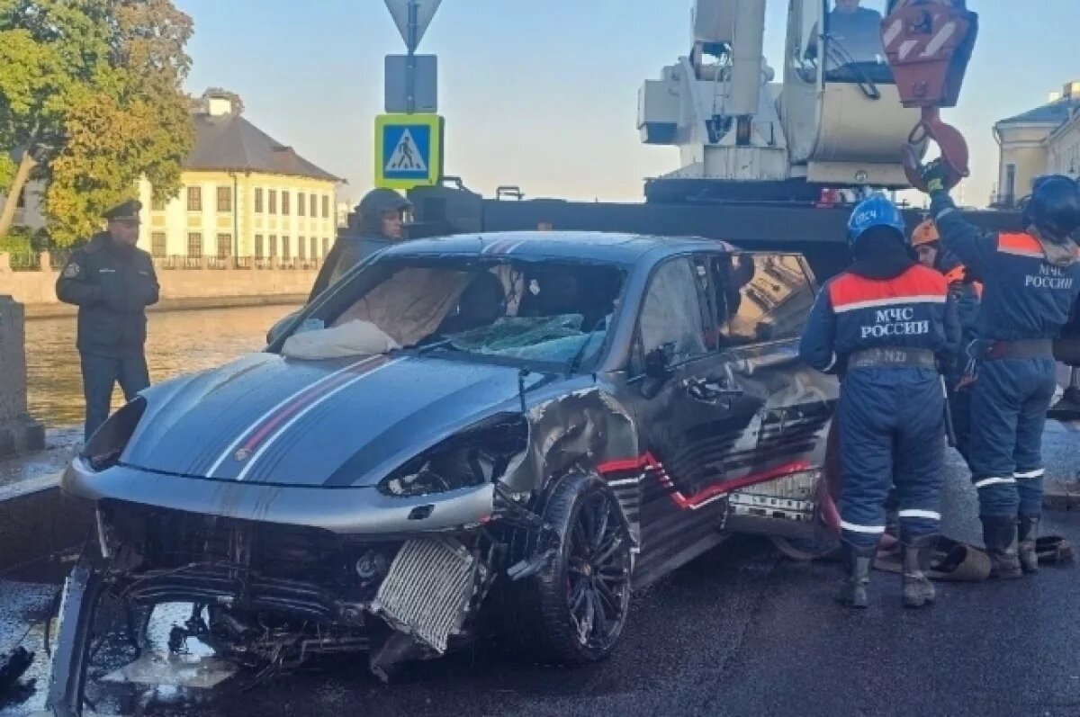    Погибшая при падении Porsche Cayenne в Фонтанку в Петербурге захлебнулась