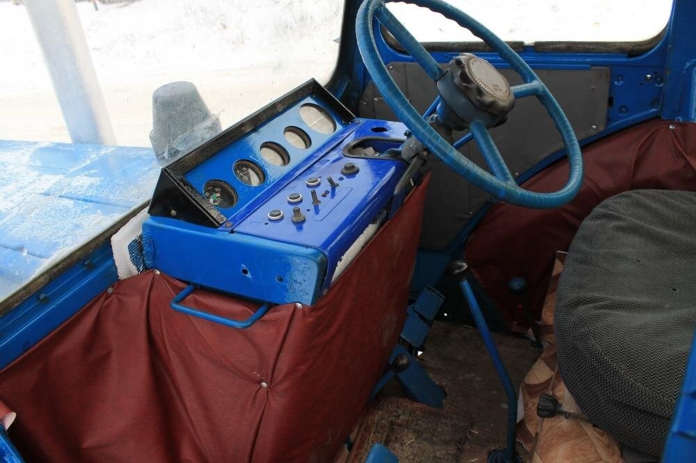 Кабина МТЗ-80. Источник фото: drive2.ru