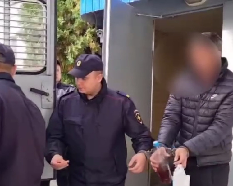     В Курске задержали разбойника с пистолетом, угнавшего машину с автомойки