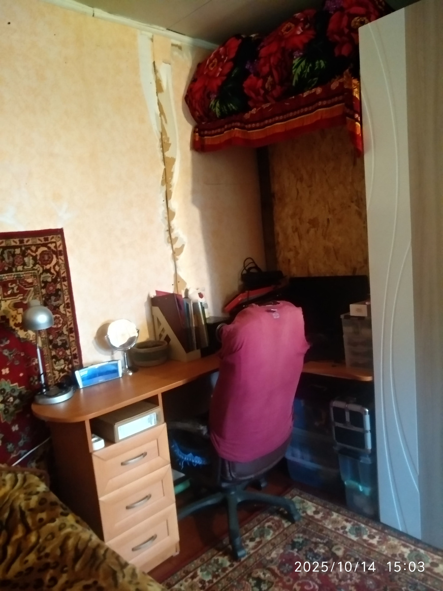 стол в моей комнате в городском доме