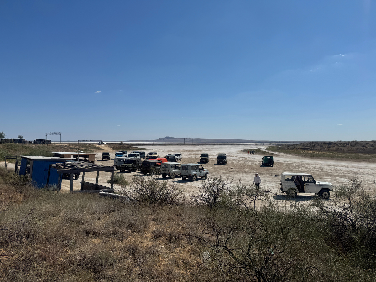 Стоянка УАЗиков.