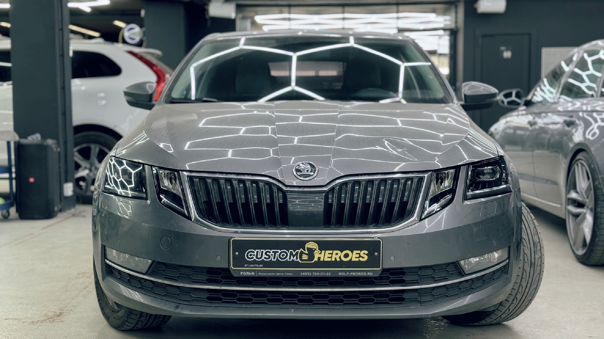 Источник фото: https://custom-heroes.ru/raboty/vid-uslugi/avtosvet/remont/skoda-octavia-a7-zamena-i-vosstanovlenie-far-s-zaschitoy-poliuretanom/