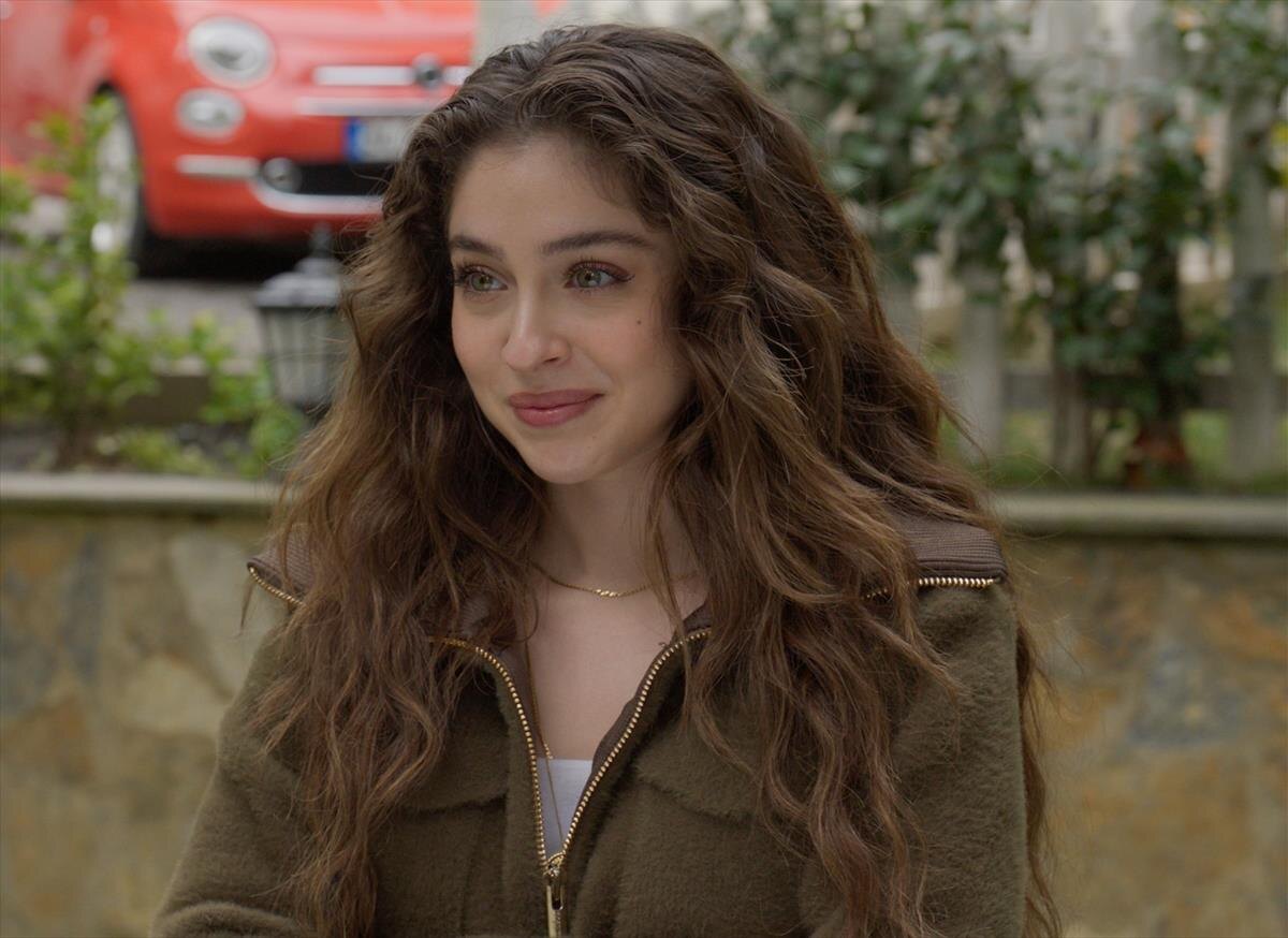 Джемре Байсель в роли Лейлы в сериале "Лейла: Жизнь... Любовь... Справедливость". Фото найдено в интернете.