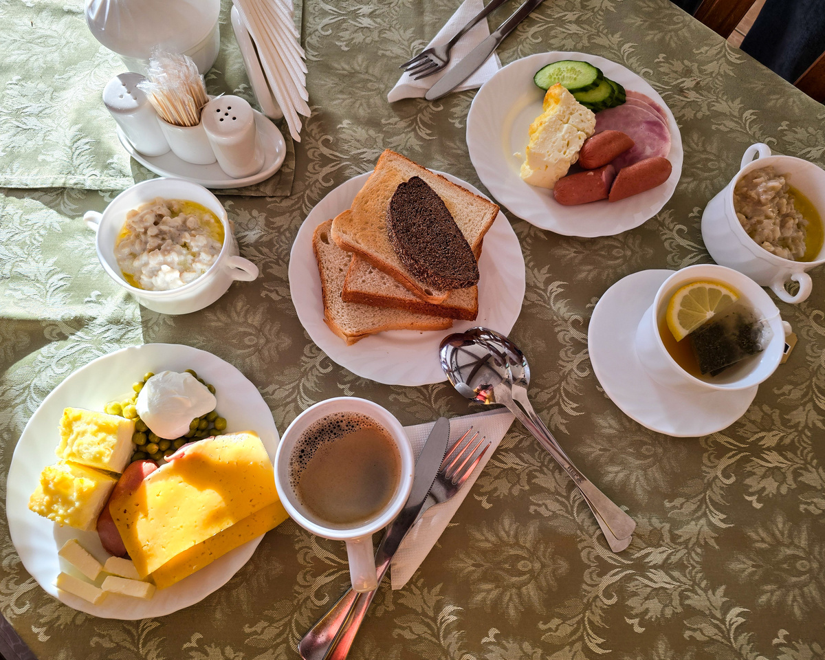 Завтрак в буфете при монастыре