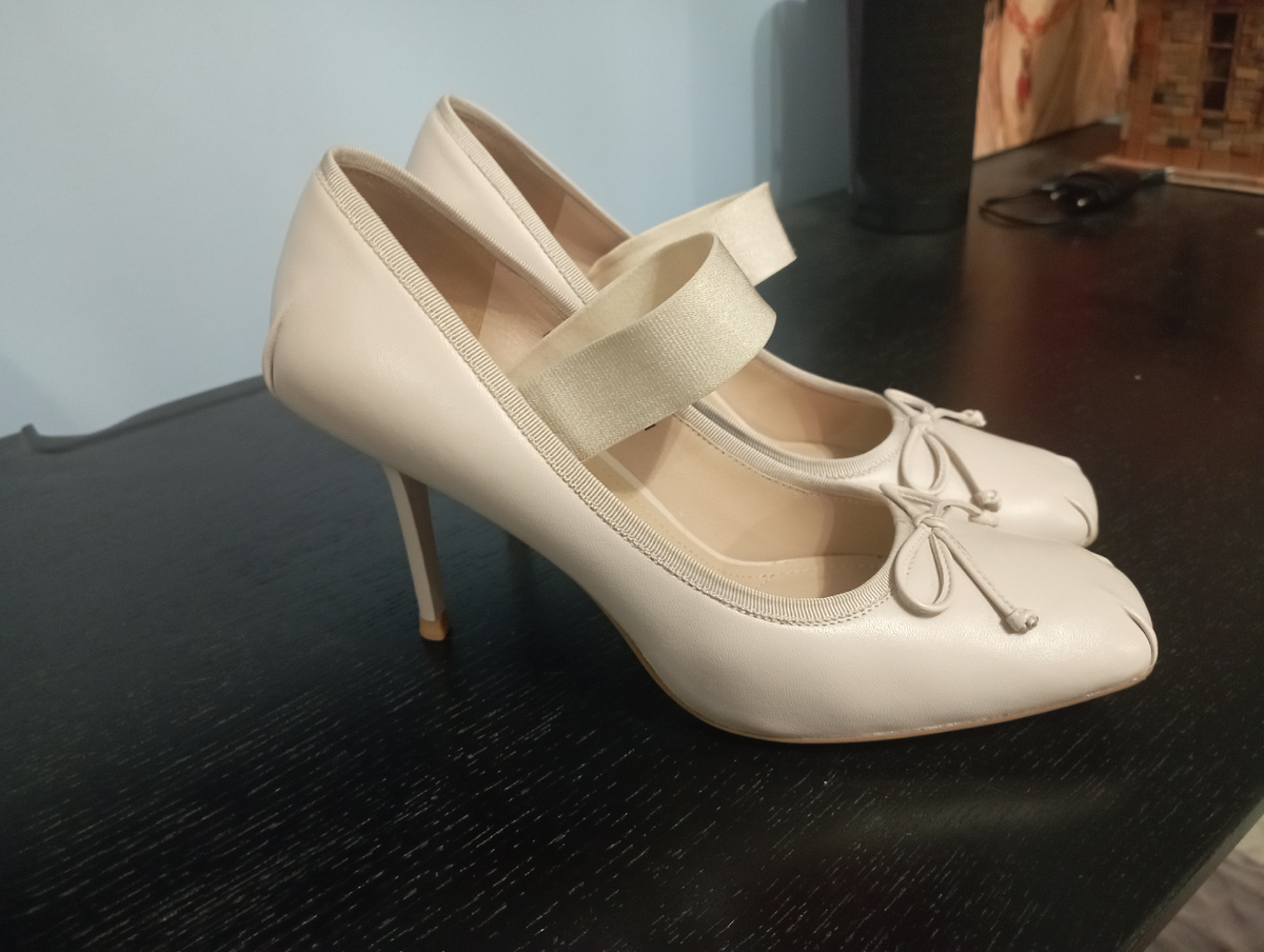 Туфли Эконика, стилизованные под балетные туфли. 