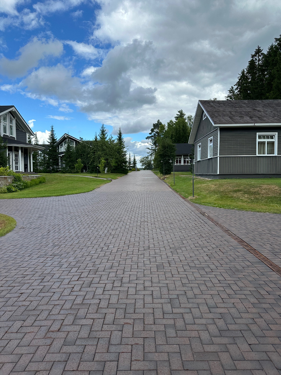 Парк-отель «Дача Винтера» органично вписан в природу Карелии.