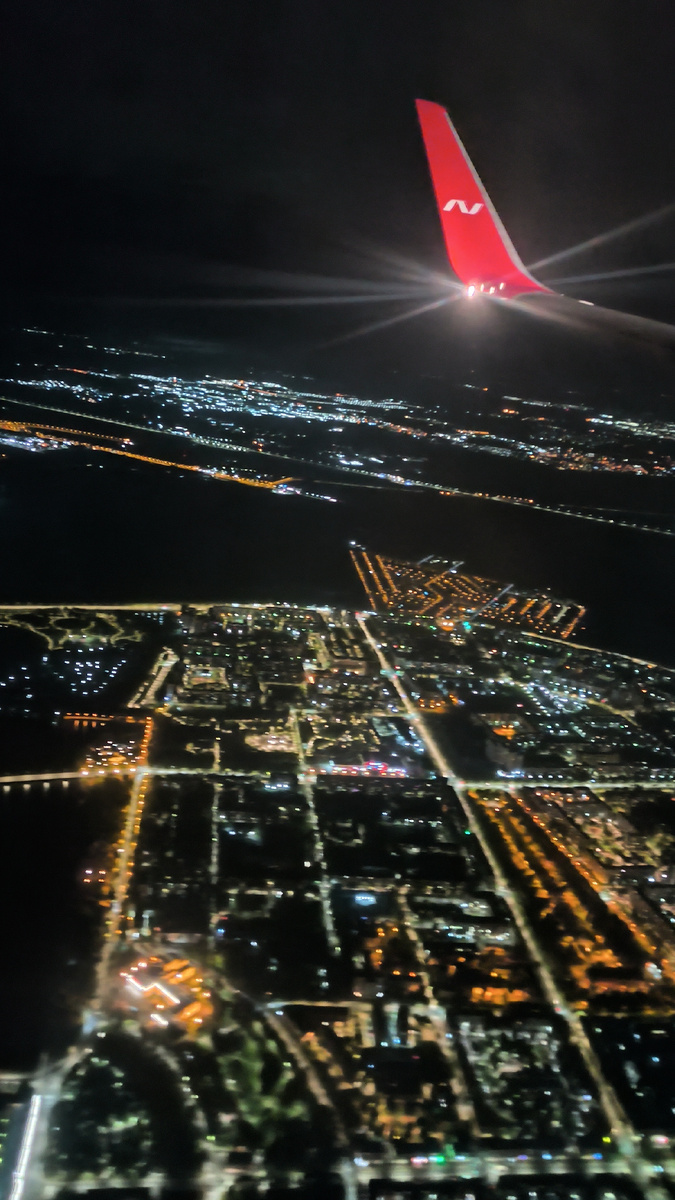 А это море огней, приземляемся.