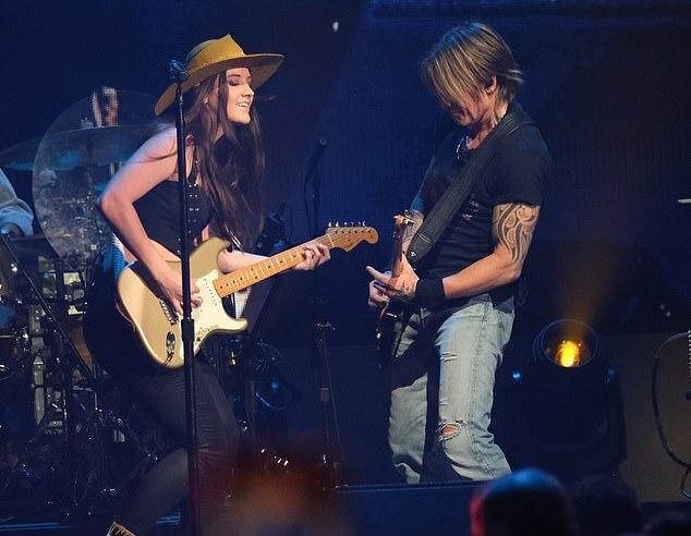 Мэгги Бау оказалась в центре внимания из-за слуха, что Кит Урбан закрутил роман с молодой женщиной из музыкального бизнеса