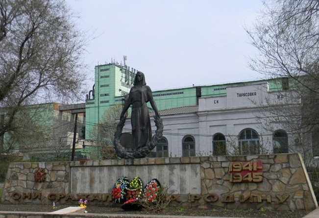    памятник Лариса Кудинова