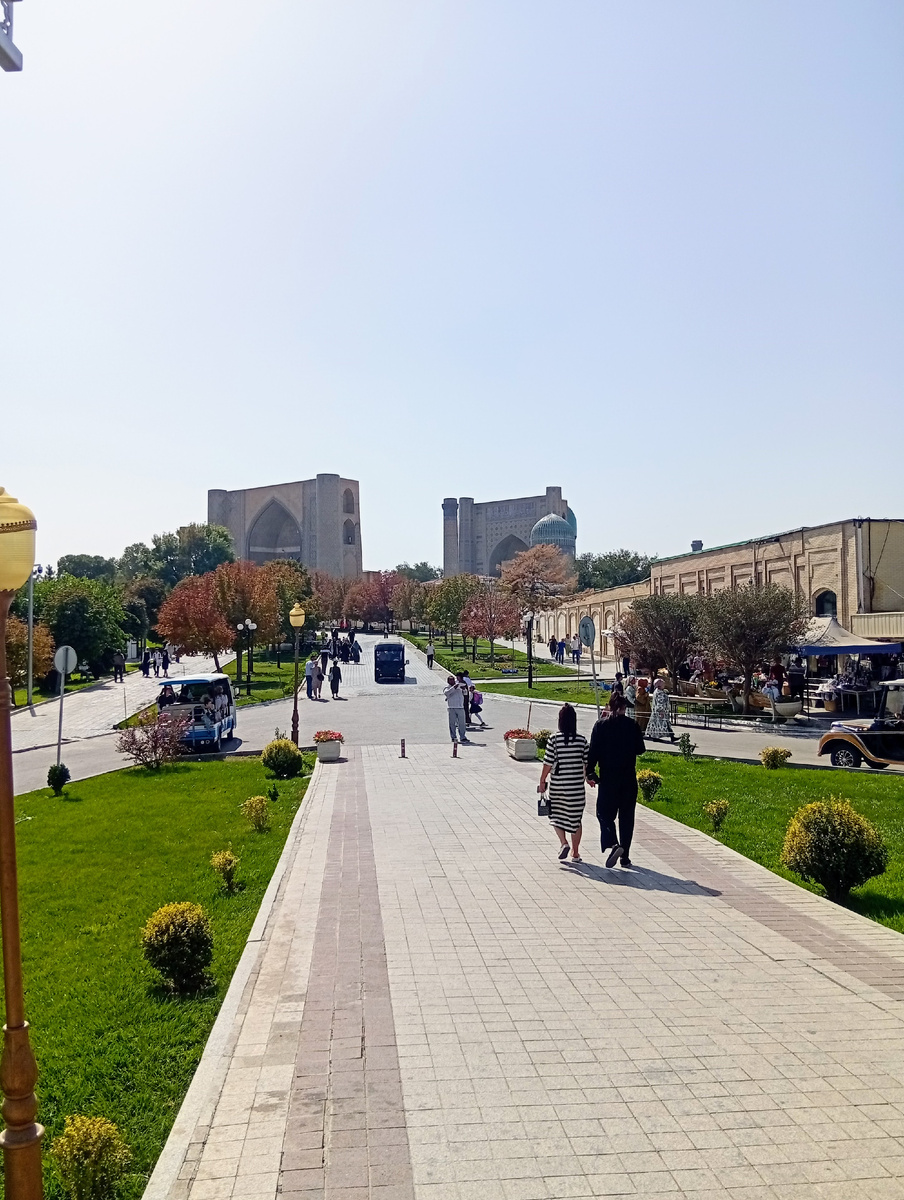 Мечеть Биби-Ханым, вид с улицы Ислама Каримова. Фото из личного архива автора.