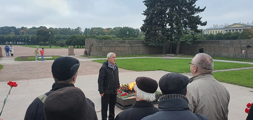 Выступает секретарь ЛК РКРП М.С. Марикян. Фото с сайта RKRP.SU