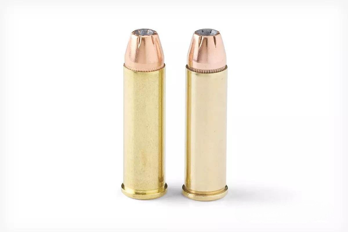 Слева — .32 H&R, справа — .327 Federal. Внешне они почти неотличимы. Но при стрельбе патронами Federal стрельба была точнее, а скорость выше.