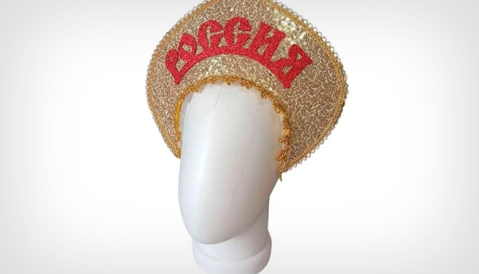 Теперь на кокошнике красуется название страны. И это ко многому обязывает. Фото: Озон.ру