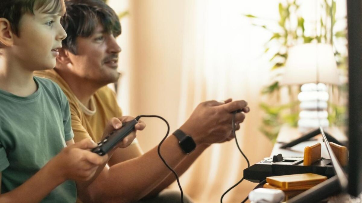 Чтобы вновь окунуться в видеоигры своего детства или даже сыграть в них уже со своими детьми, то для этого есть несколько вариантов