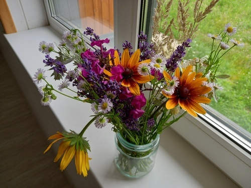 Первый букет в новой спальне