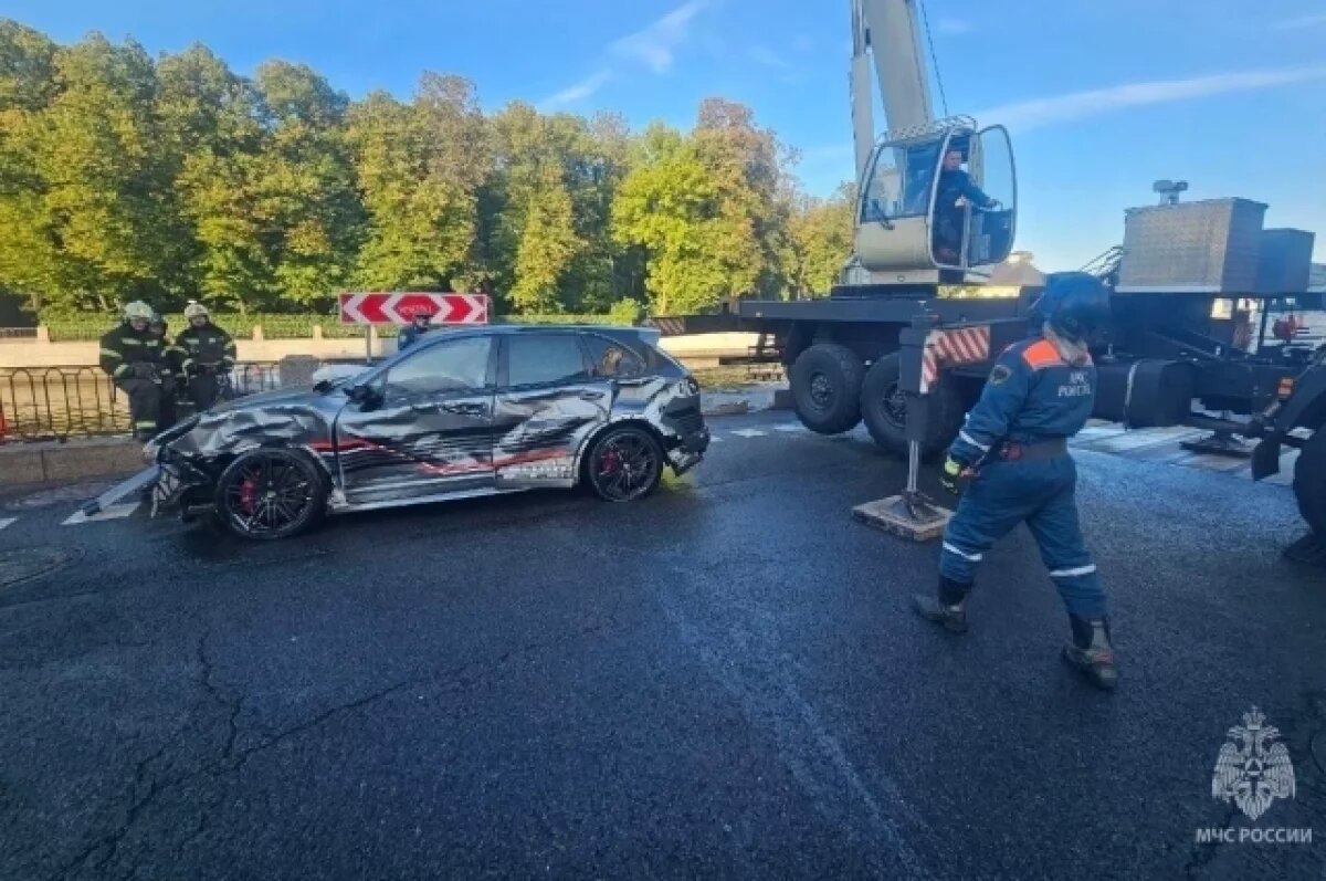    Суд Петербурга арестовал водителя упавшего в Фонтанку Porsche