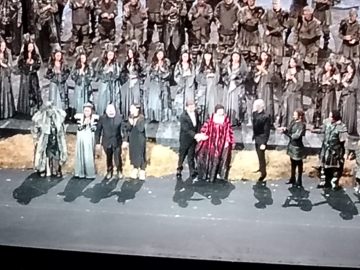 В красном - Норма