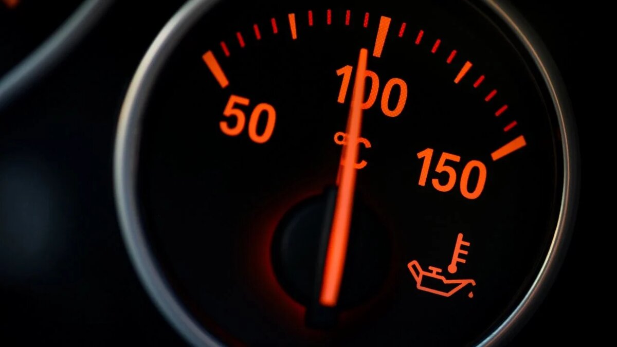 Температура двигателя должна оставаться при температуре 90ºC, и охлаждающая жидкость жизненно важна для этого.