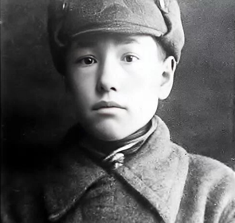 Суворов Сергей Романович (07.10.1922 - 17.07.1942). Фото: https://dzen.ru/a/Z9cEVA-bkEtxBVi3