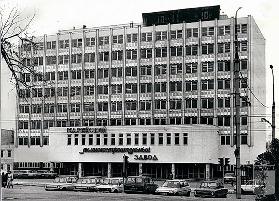 Улица Суворова на описываемом в статье участке, 1-я половина 1990х гг. https://olacity.ru/details.php?image_id=2539