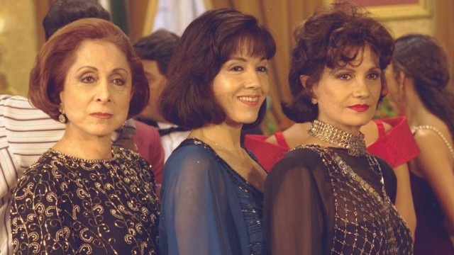Кармелла с сестрами, Кармелла посередине. Фото с интернета.